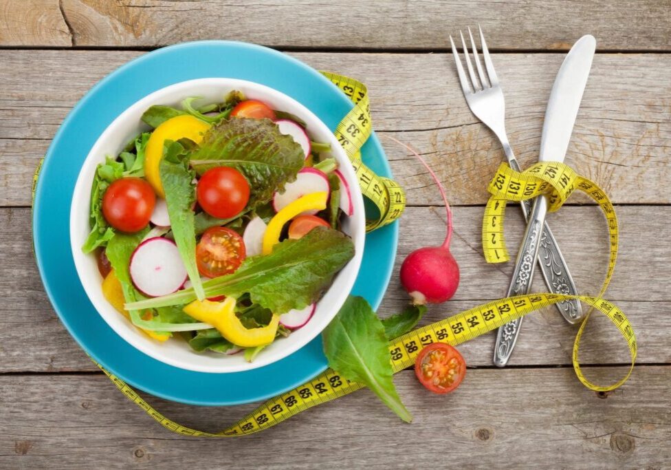 A bowl of salad with tomatoes, radishes and lettuce.